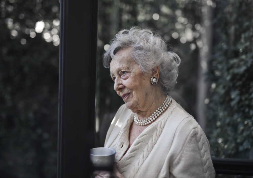 Senior lady holding a mug. 